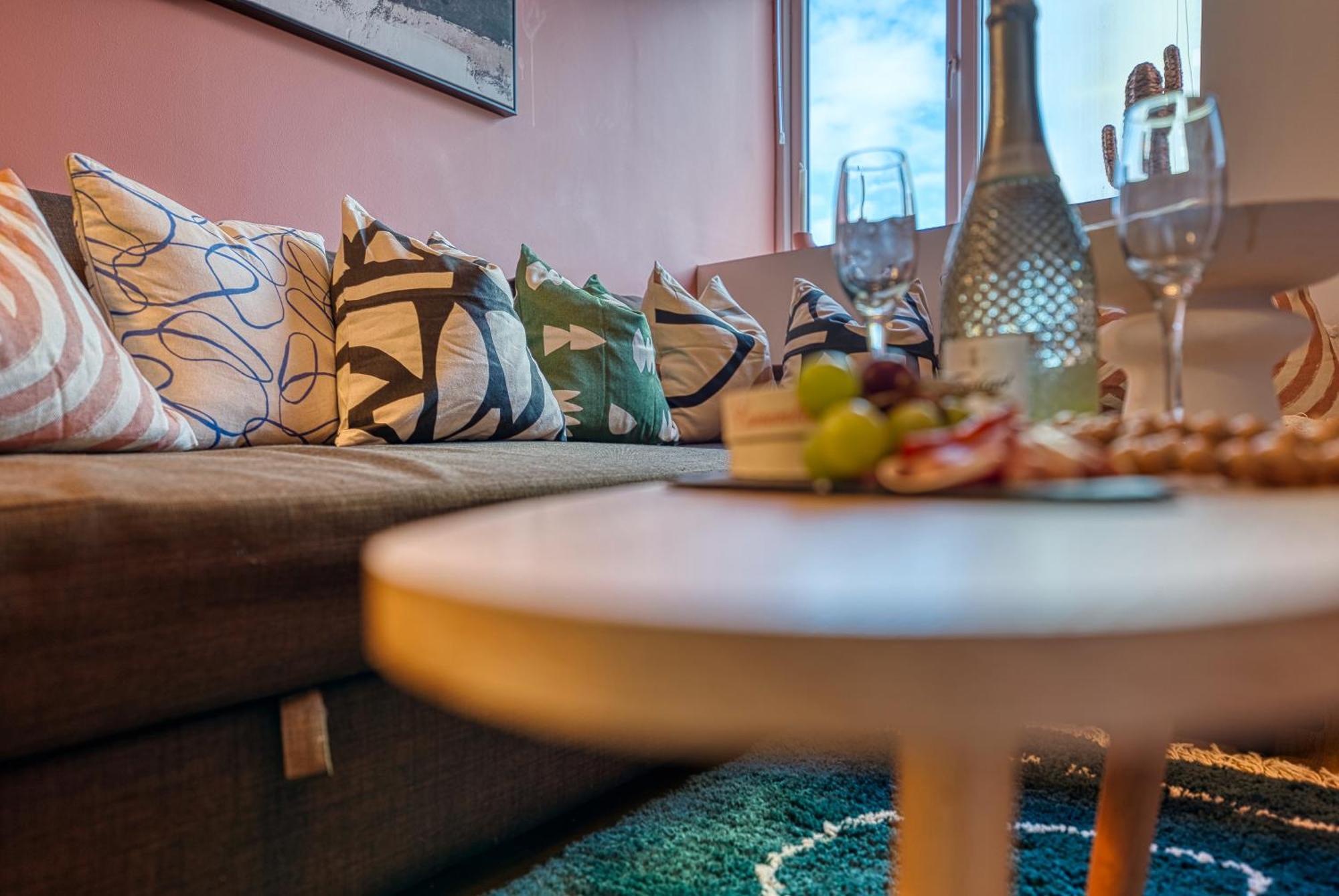 2-Bedroom Stunning, Stylish & Central City Apartment, Spacious, Sleeps 6, With On-Site Parking - Near Gunwharf Quays & Beach - By Blue Puffin Stays Портцмаус Экстерьер фото