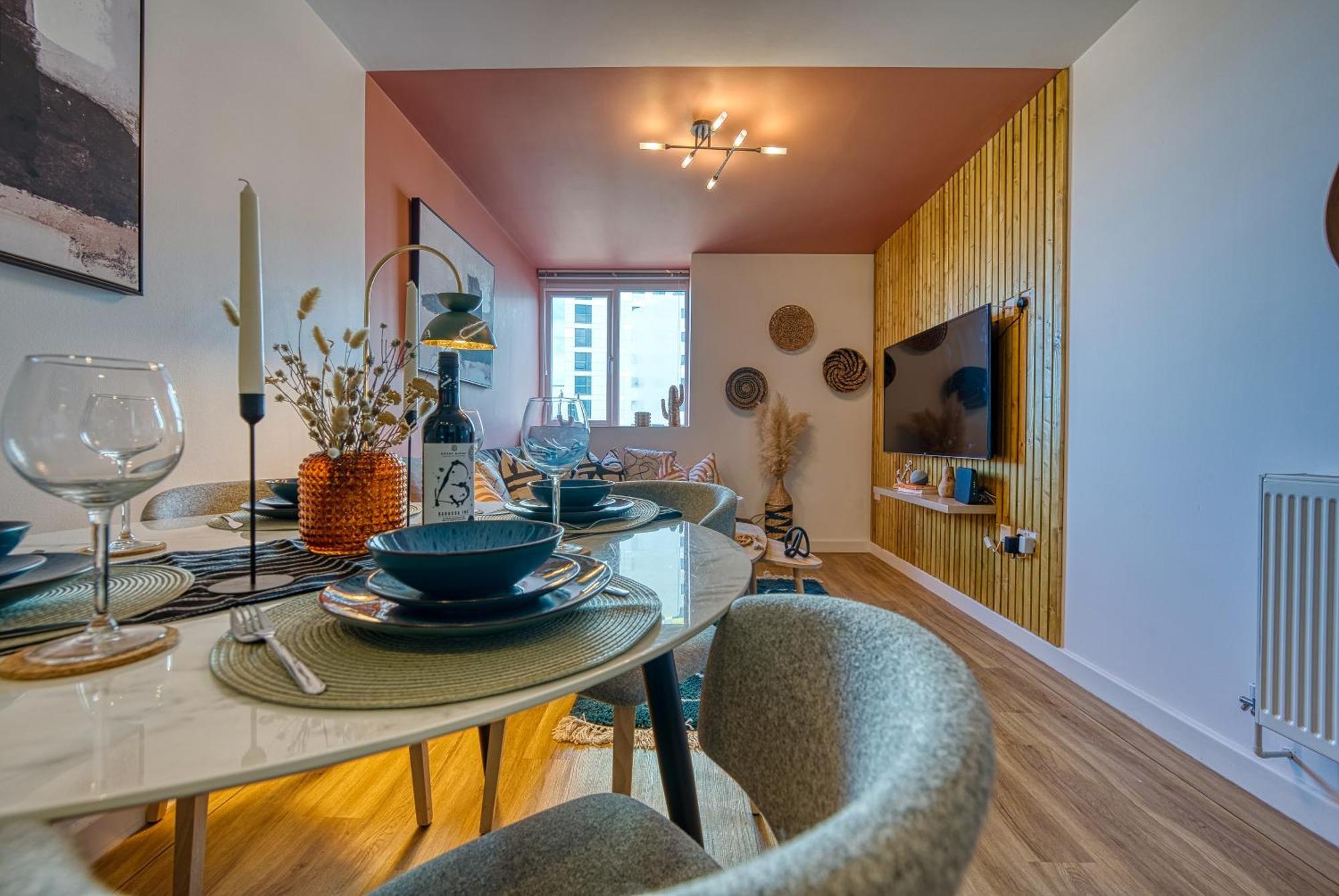 2-Bedroom Stunning, Stylish & Central City Apartment, Spacious, Sleeps 6, With On-Site Parking - Near Gunwharf Quays & Beach - By Blue Puffin Stays Портцмаус Экстерьер фото