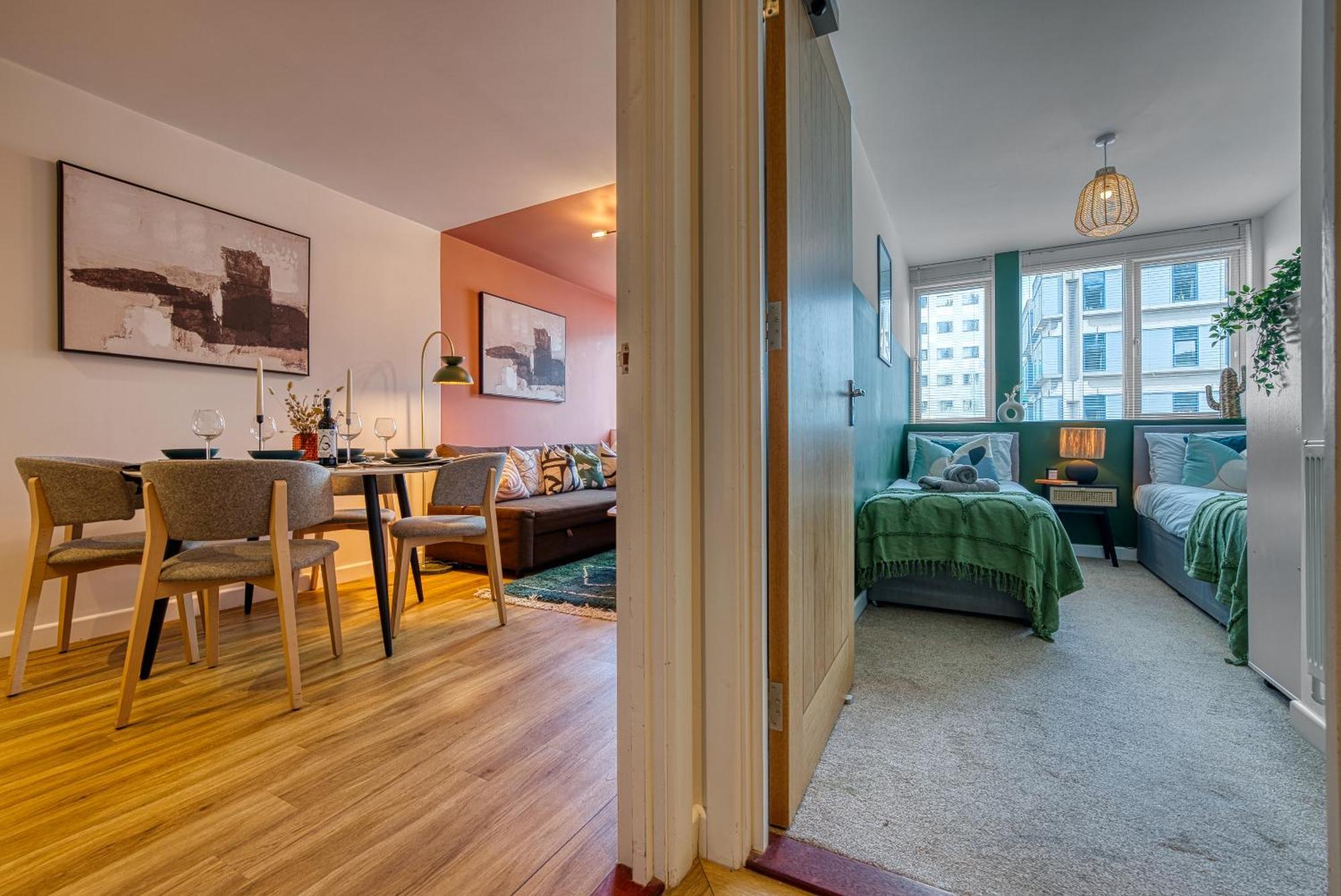 2-Bedroom Stunning, Stylish & Central City Apartment, Spacious, Sleeps 6, With On-Site Parking - Near Gunwharf Quays & Beach - By Blue Puffin Stays Портцмаус Экстерьер фото