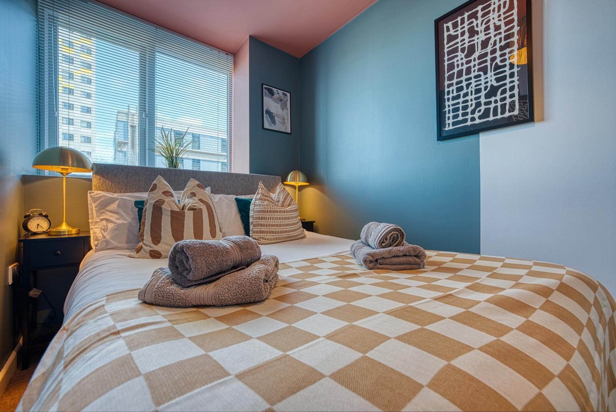 2-Bedroom Stunning, Stylish & Central City Apartment, Spacious, Sleeps 6, With On-Site Parking - Near Gunwharf Quays & Beach - By Blue Puffin Stays Портцмаус Экстерьер фото