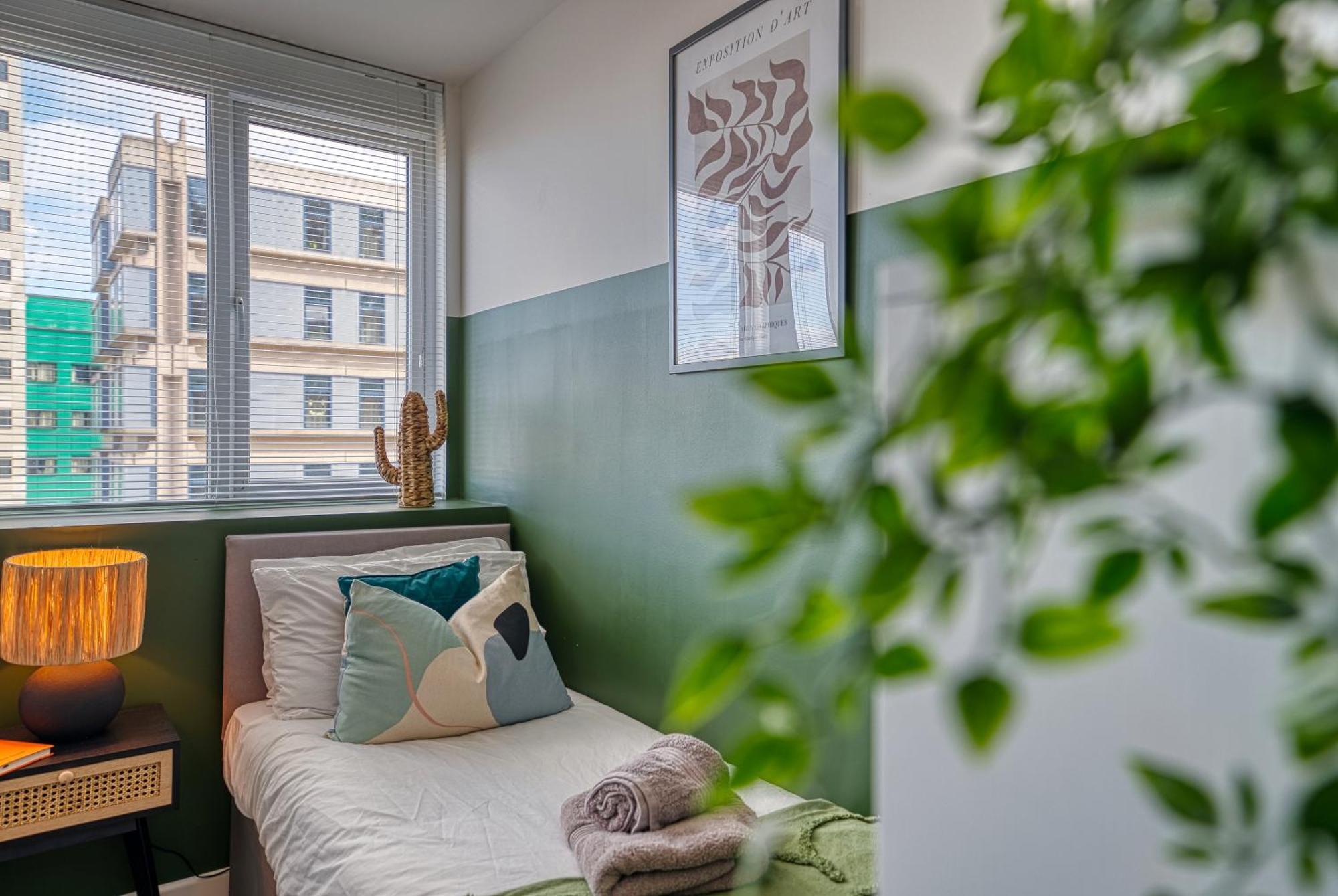2-Bedroom Stunning, Stylish & Central City Apartment, Spacious, Sleeps 6, With On-Site Parking - Near Gunwharf Quays & Beach - By Blue Puffin Stays Портцмаус Экстерьер фото