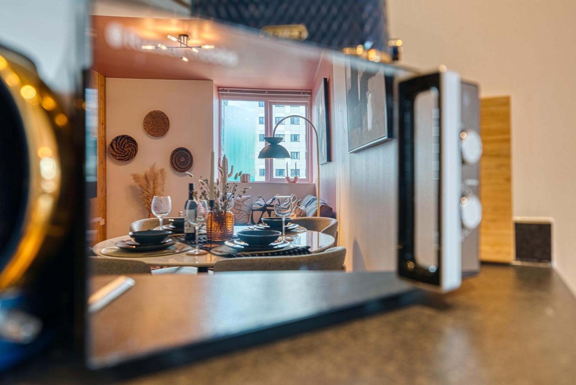 2-Bedroom Stunning, Stylish & Central City Apartment, Spacious, Sleeps 6, With On-Site Parking - Near Gunwharf Quays & Beach - By Blue Puffin Stays Портцмаус Экстерьер фото