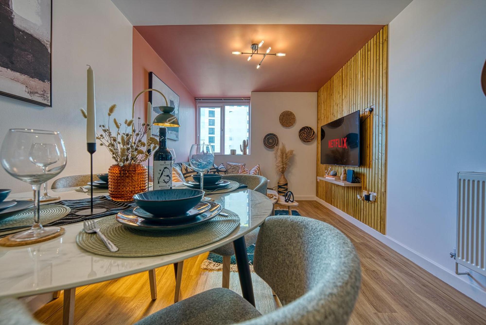 2-Bedroom Stunning, Stylish & Central City Apartment, Spacious, Sleeps 6, With On-Site Parking - Near Gunwharf Quays & Beach - By Blue Puffin Stays Портцмаус Экстерьер фото