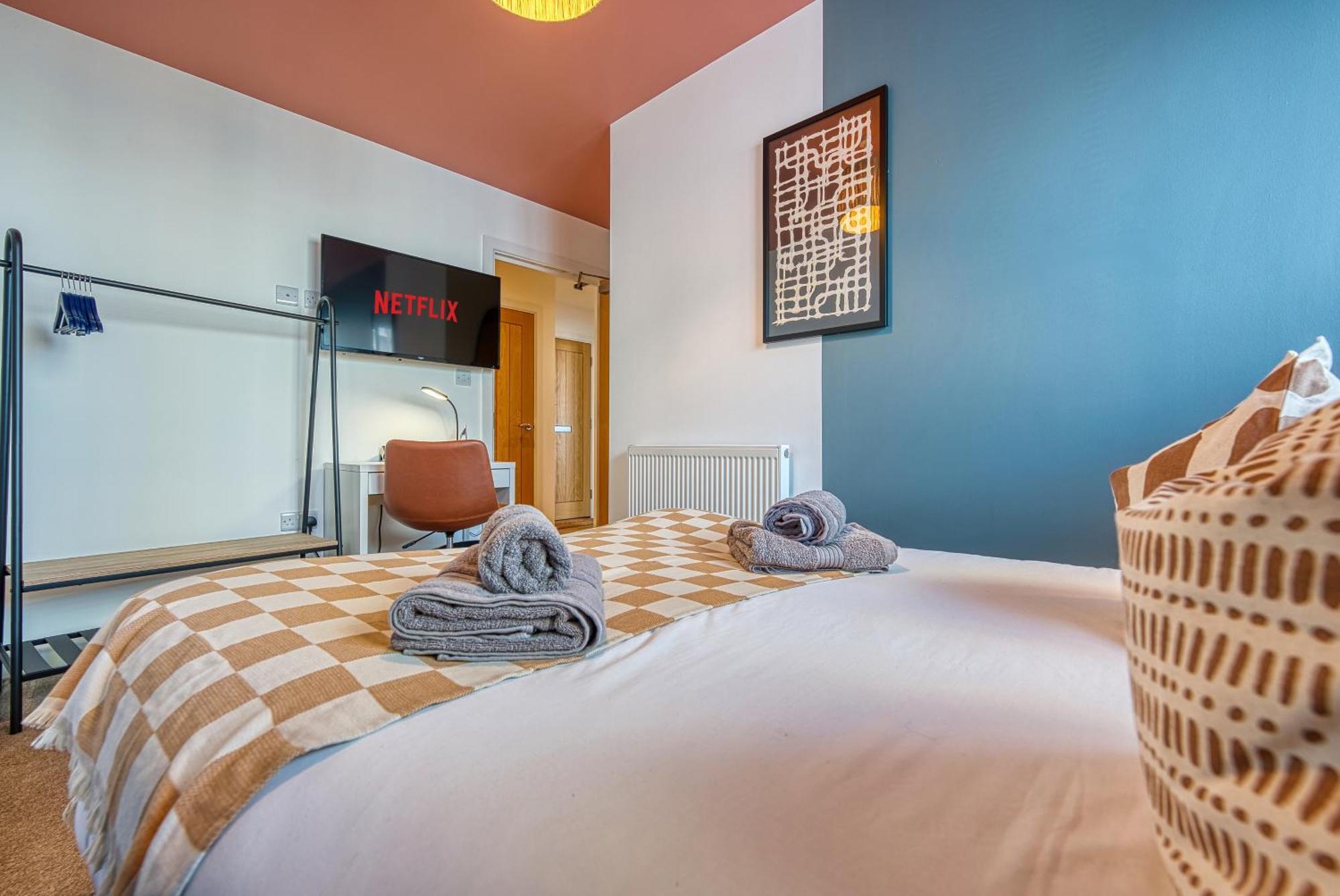 2-Bedroom Stunning, Stylish & Central City Apartment, Spacious, Sleeps 6, With On-Site Parking - Near Gunwharf Quays & Beach - By Blue Puffin Stays Портцмаус Экстерьер фото